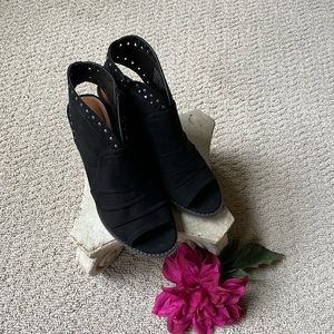 NWB Womens 9.0 Sonoma Tempera Black Sandal Mule, Silver Studded, Suede-like